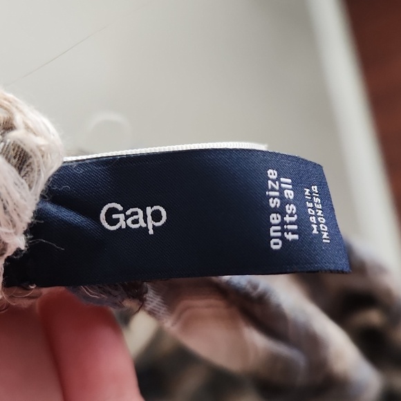 Gap Scarf Summer cotton blend plaid ends tied to form a circle scarf has flaws - Picture 4 of 9